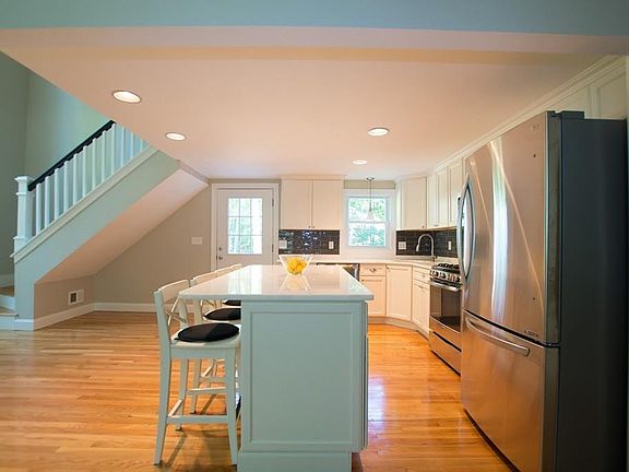 4th image of 6 Duxborough Trl