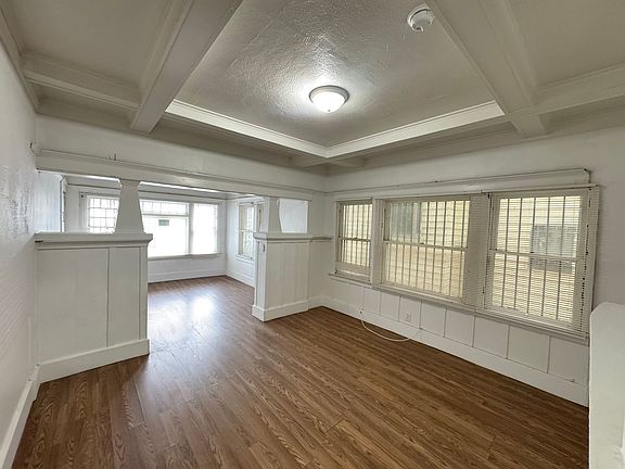 2nd image of 458 W Vernon Ave #458