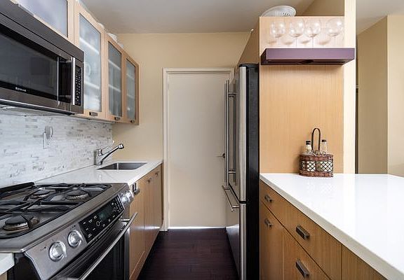 5th image of 211 E 46th St #26L