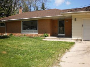 2400 W Wingate Ave, Glendale, WI 53209