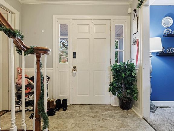 3rd image of 2804 Meadow Wood Dr W