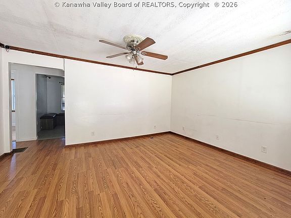 3rd image of 202 Winfield Rd