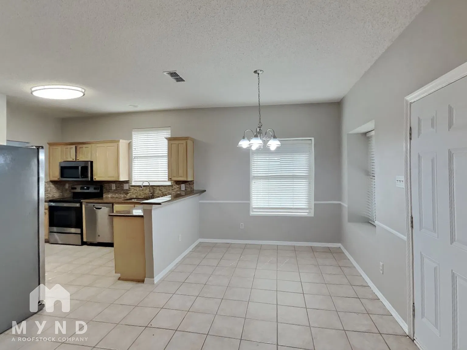 4 bed, 2.5 bath, 2472 sqft, $2,345 — Photo 2