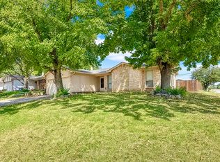 915 Lemontree Dr, Arlington, TX 76017