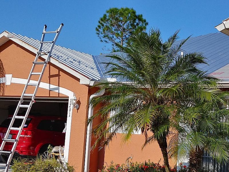 Garage right/main roof
