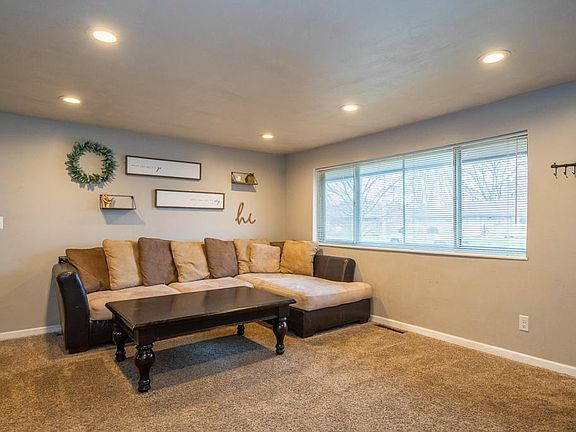 4th image of 3866 Waterbury Dr