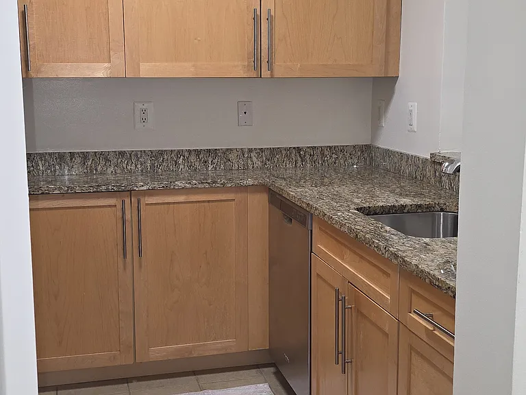 10101 Grosvenor Pl #520 — Photo 10