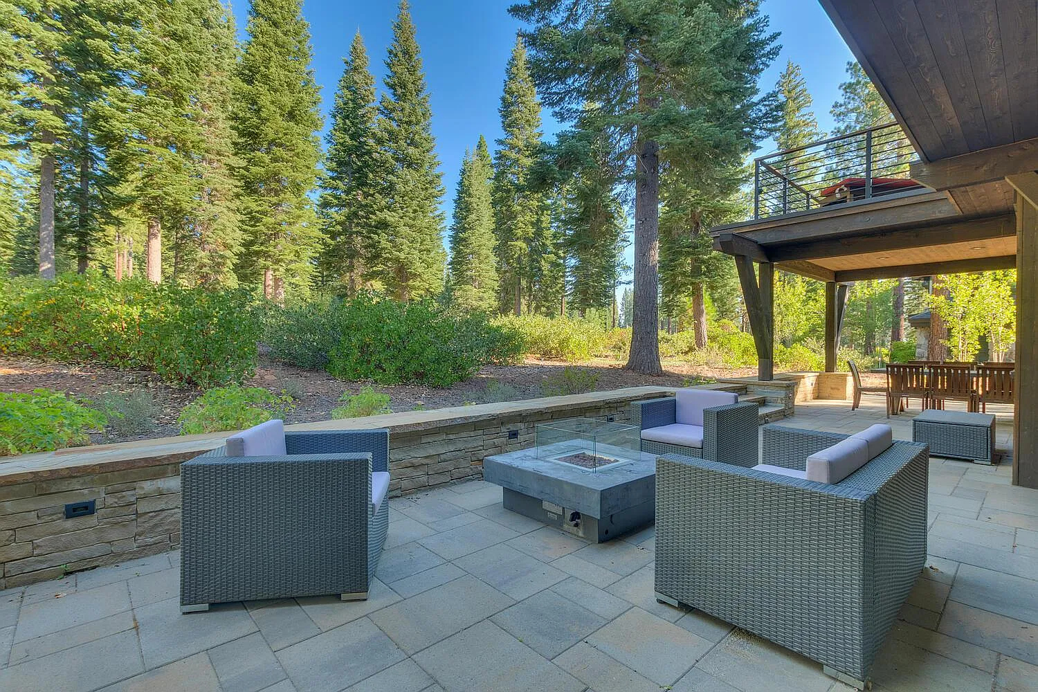 4 bed, 4.5 bath, 3250 sqft, $25,000 — Photo 2