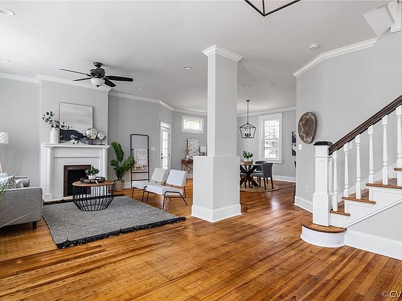 2nd image of 2611 Barton Ave
