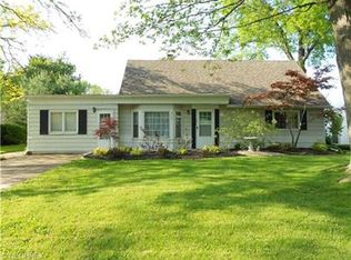 4905 Elmwood Dr, Sheffield Lake, OH