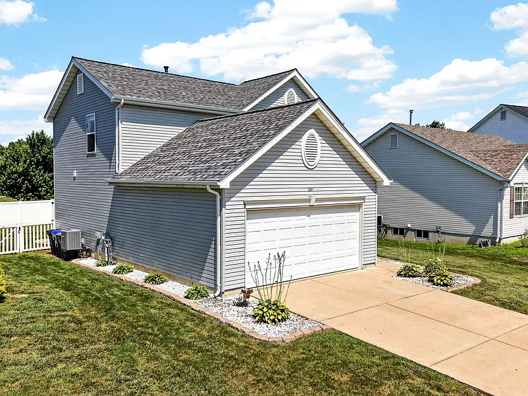 330 Wabash Woods Way — Photo 3