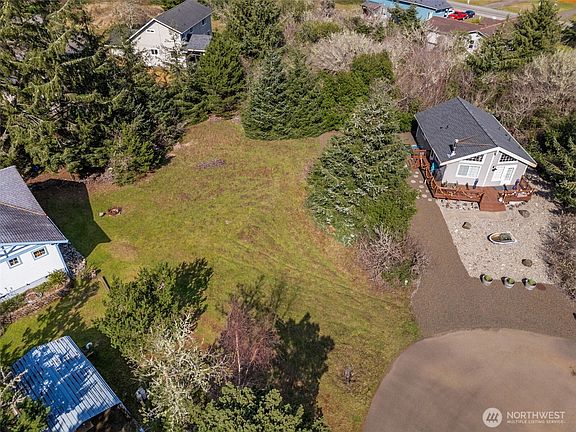 2nd image of 844 Salal Court SW