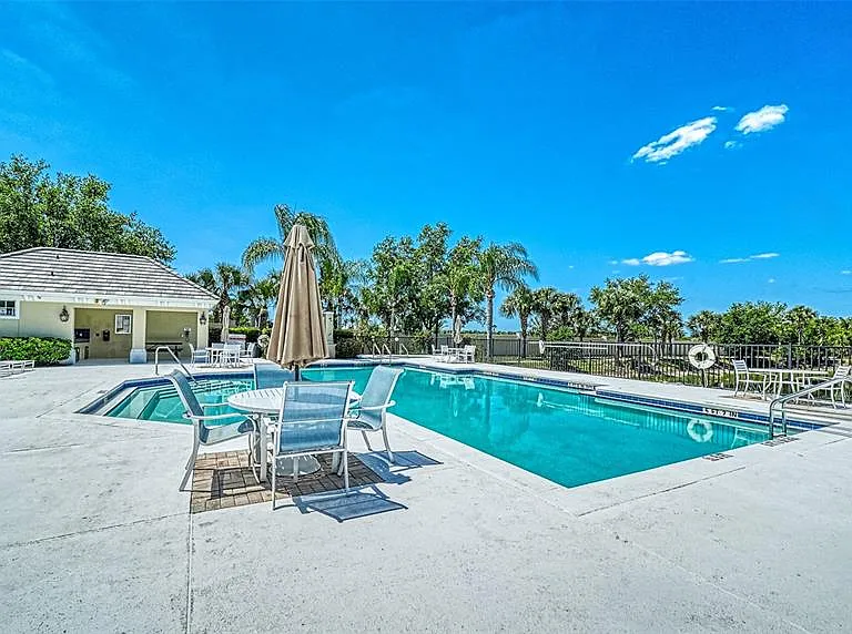 1424 Blue Horizon Cir — Photo 40