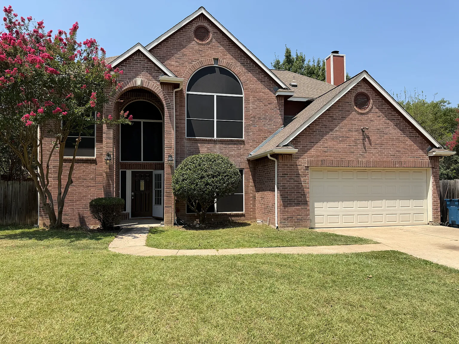 3 bed, 2.5 bath, 2290 sqft, $2,700 — Photo 1