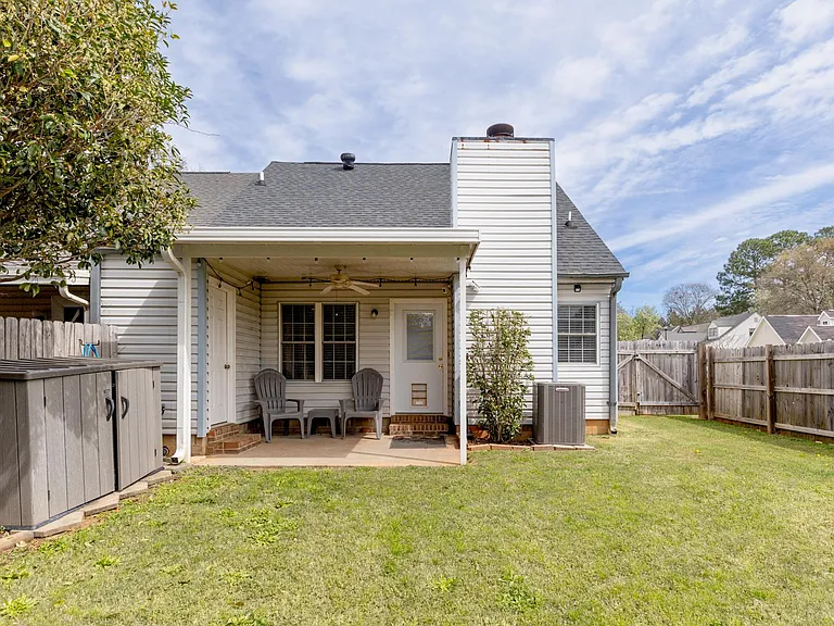 134 Sussex Dr — Photo 15