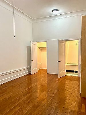 1st image of 140 W 75th St APT 4