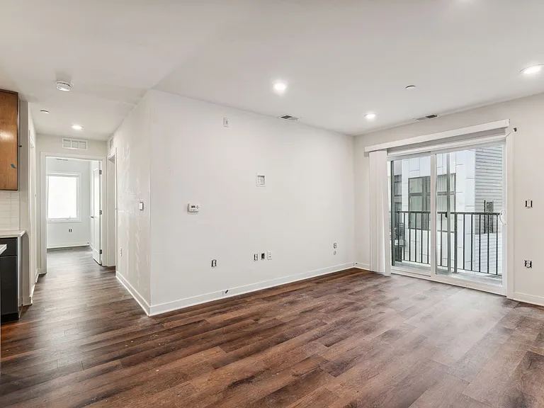 Graduate Pointe — Photo 154