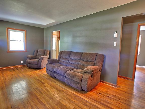 4th image of 558 Seminole Dr
