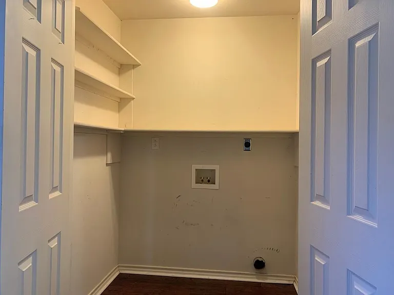 1602 W Elm St — Photo 22