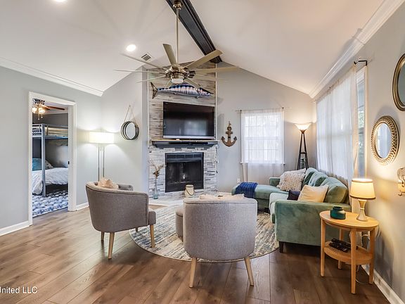 3rd image of 245 Pine Ridge Dr