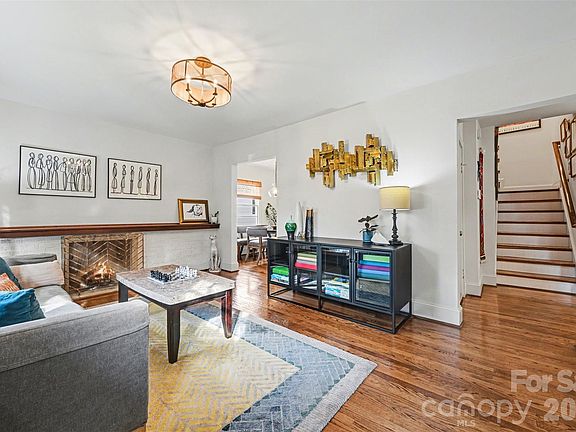 3rd image of 1804 Dearmon Dr
