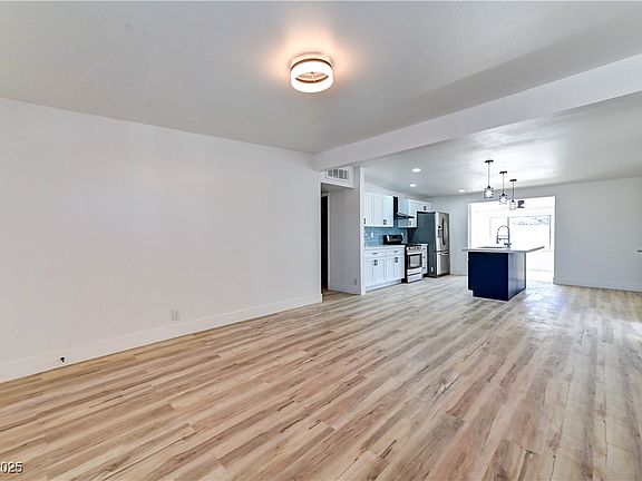 4th image of 2754 El Toreador St