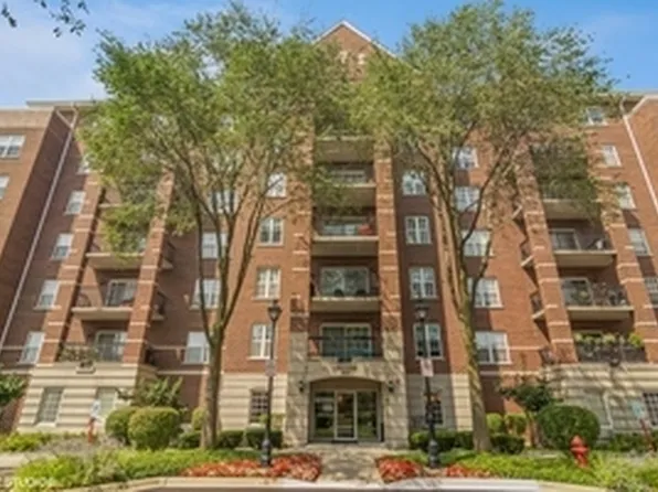 410 W Mahogany Ct Unit 305, Palatine, IL 60067