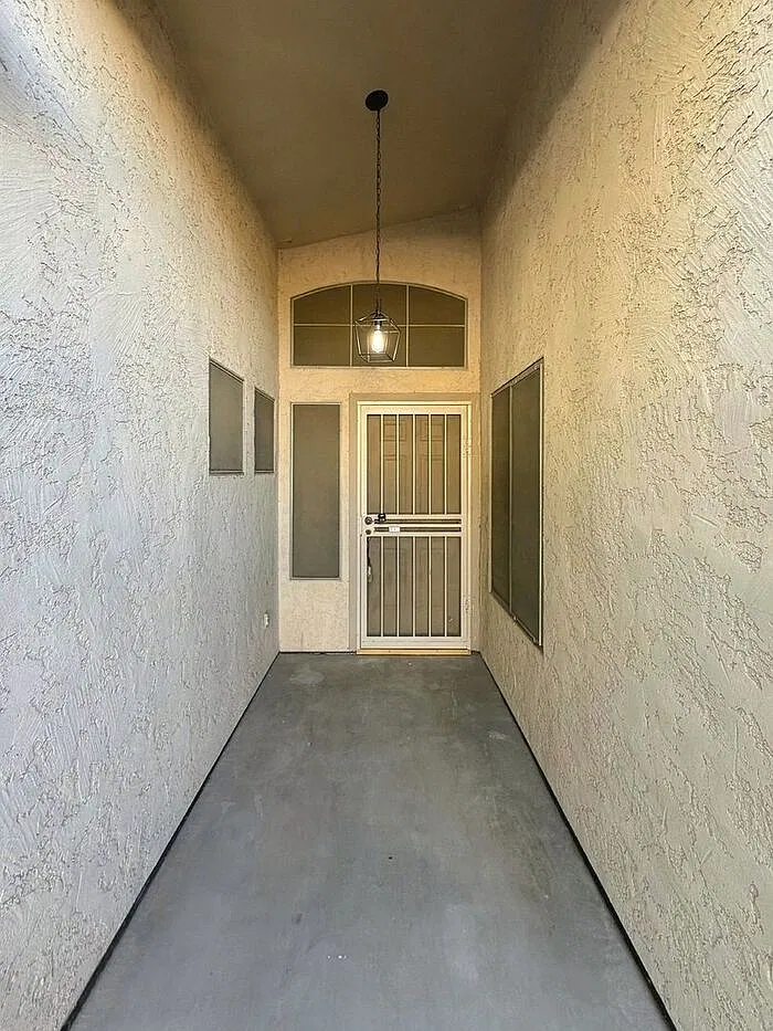 3 bed, 2.0 bath, 1860 sqft, $2,500 — Photo 3