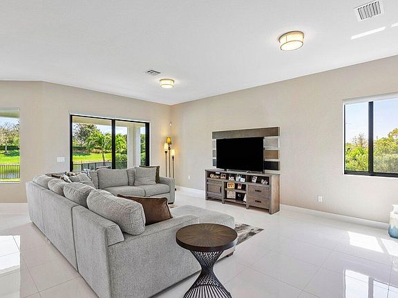 4th image of 8660 Pacifica Ln
