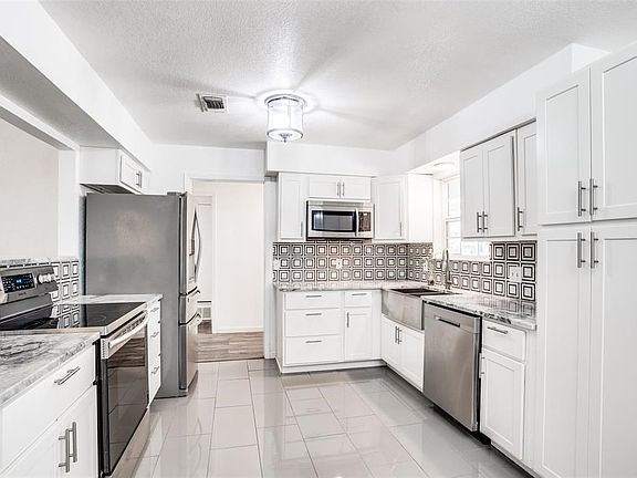 3rd image of 1310 Bergen Ln