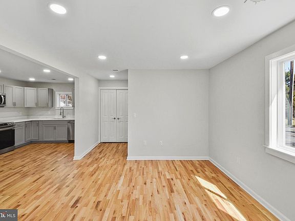 4th image of 10349 Gordon Ave