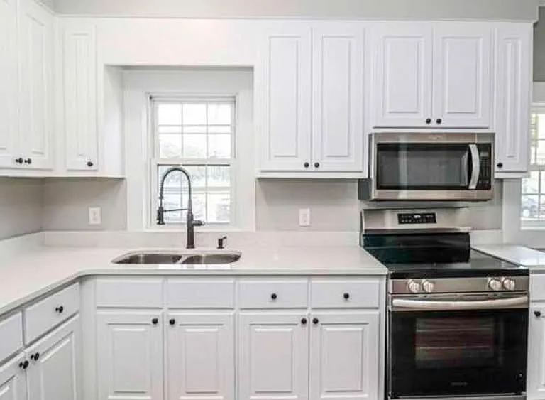 1110 Churchill Ave SW — Photo 2