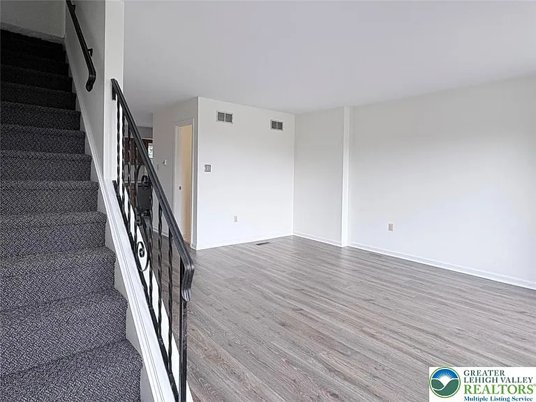 1217 Nelson St — Photo 7