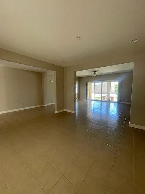 4 bed, 3.5 bath, 2682 sqft, $3,400 — Photo 4