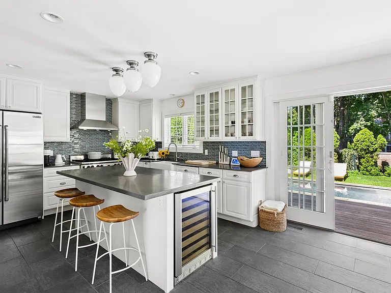 109 Franklin Ave — Photo 10