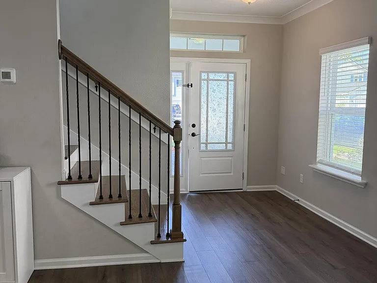 323 Holly Forest Dr — Photo 2