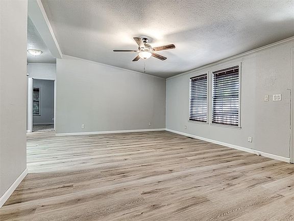 5th image of 2909 Westwood Ln