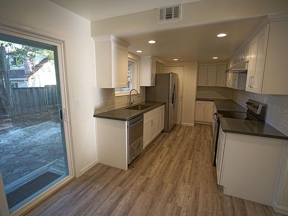 5th image of 10380 Lockwood Dr #A