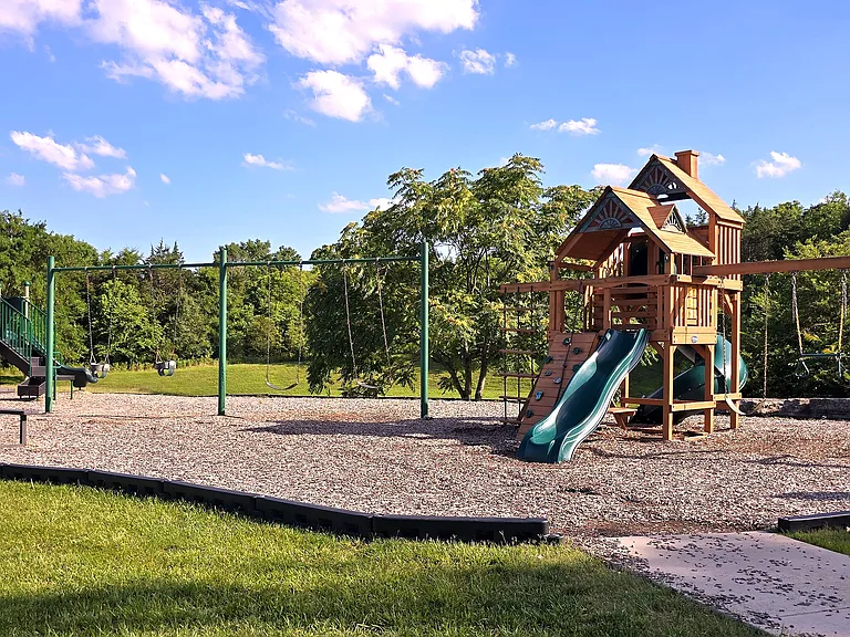 624 Stonebridge Ln — Photo 15