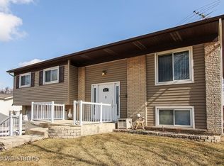 629 Fairview Ln, Schaumburg, IL 60193