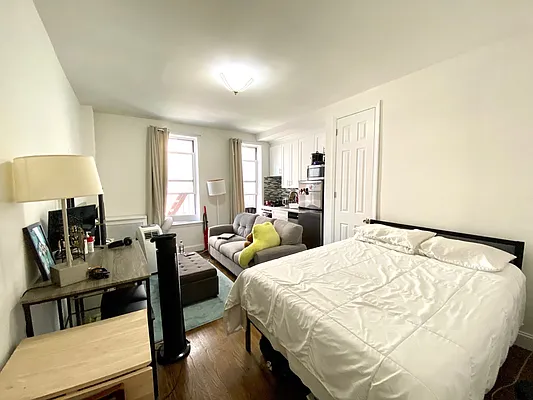 Rented by Douglas Elliman | media 7