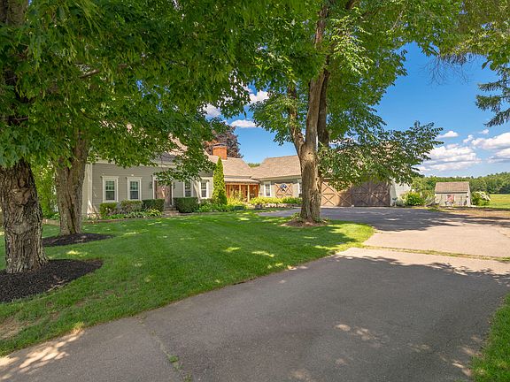 3rd image of 697 Fort Hill Road