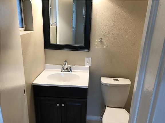 5th image of 945 Lariat St
