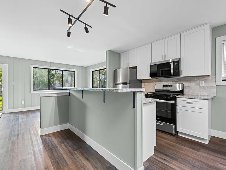 29131 Coolidge St — Photo 1
