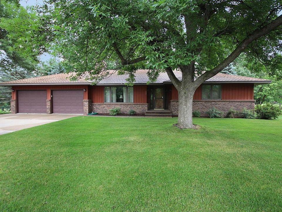 1st image of 907 Windcrest Cir SE