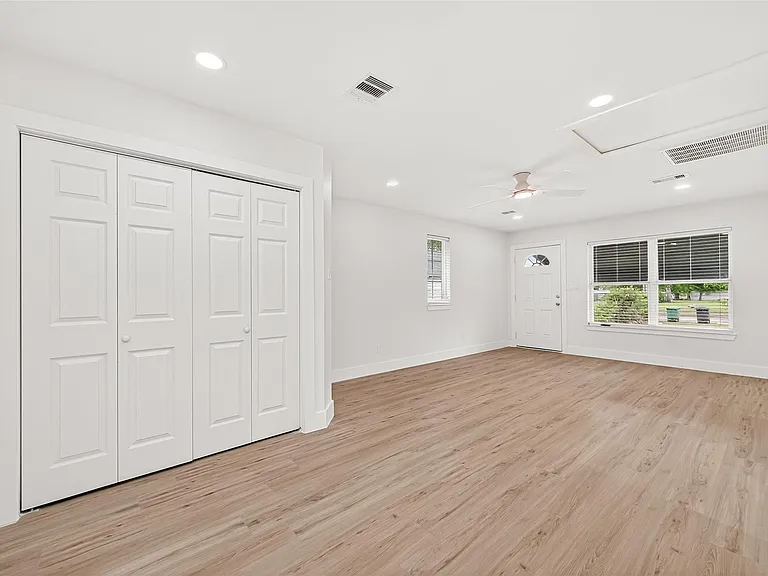 6615 W Montgomery Rd — Photo 10