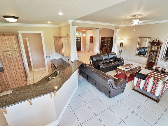 3rd image of 1001 Edinburgh Ave