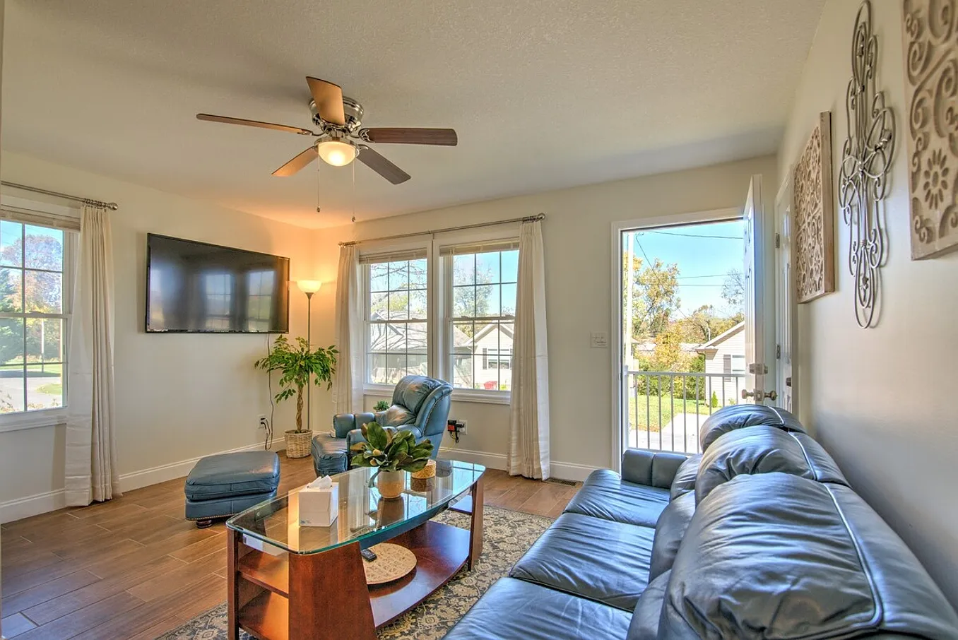 2 bed, $2,500 — Photo 1