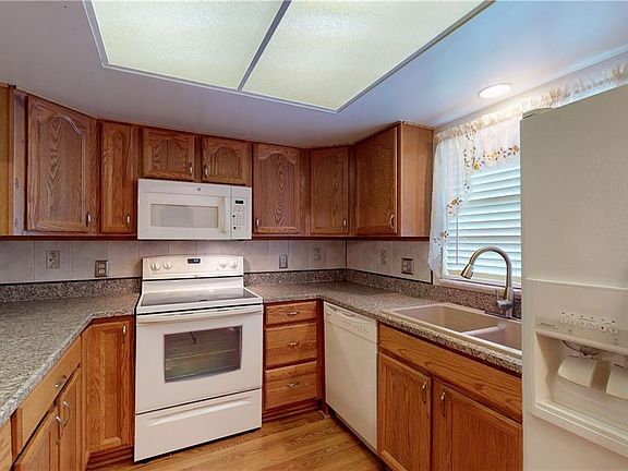 4th image of 400 18th St Unit 1-16