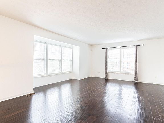 3rd image of 7512 Centennial Falls Ln